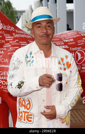 Aachen, Deutschland. 27. Juni 2023. Sänger Lou Bega kommt im Rahmen der CHIO-Pferdeshow zu MediaNight. Kredit: Henning Kaiser/dpa/Alamy Live News Stockfoto