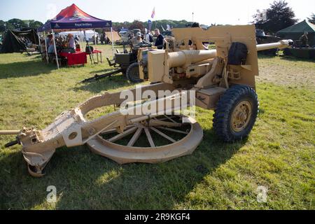 25-Pfünder-Kanone und Haubitzer, die während des Zweiten Weltkriegs verwendet wurden. Tankfest 23, Bovington, Großbritannien Stockfoto