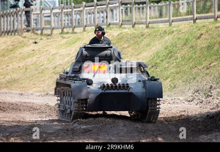 Dieser Panzer i Ausf.A ist eine originale Reproduktion des von Deutschland in den 1930er Jahren produzierten Lichttanks. Spanische Bürgerkriegsfarben. Stockfoto