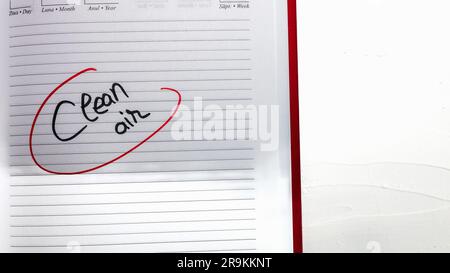 Saubere Luft, Handschriftertext auf der Büro-Agenda. Kopierbereich. Stockfoto