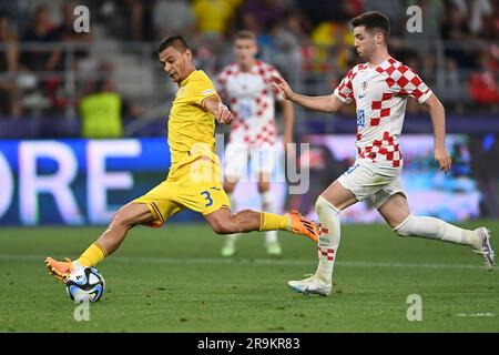 Bukarest, Rumänien. 27. Juni 2023. Valentin Ticu von Rumänien in Aktion während des UEFA-Spiels der Gruppe B der europäischen unter 21-Jährigen zwischen Kroatien und Rumänien im Steaua-Stadion in Bukarest (Rumänien) am 27. Juni 2023. Foto: Eduard Vinatoru/PIXSELL Credit: Pixsell/Alamy Live News Stockfoto