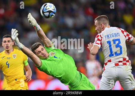Bukarest, Rumänien. 27. Juni 2023. Torhüter Stefan Tarnovanu von Rumänien in Aktion während des UEFA-Spiels der Gruppe B der europäischen unter 21-Jährigen zwischen Kroatien und Rumänien im Steaua-Stadion in Bukarest, Rumänien, am 27. Juni 2023. Foto: Eduard Vinatoru/PIXSELL Credit: Pixsell/Alamy Live News Stockfoto