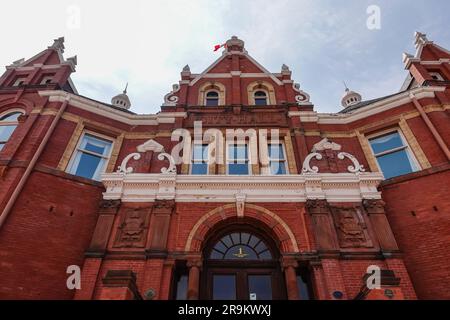 Das Rathaus von Stratford, Ontario, ist das Rathaus von Stratford und eine nationale historische Stätte Kanadas. Es liegt inmitten des Geschäftsviertels der Stadt, auf einer Stockfoto