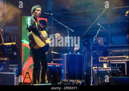 Bissuola Park - Mestre, Mestre - Venedig, Italien, 27. Juni 2023, Diodato auf der Bühne mit seiner Gitarre. Während der Diodato - Cosi Speciale Tour 2023 Uhr - Italienische Sängerin Musikkonzert Credit: Live Media Publishing Group/Alamy Live News Stockfoto