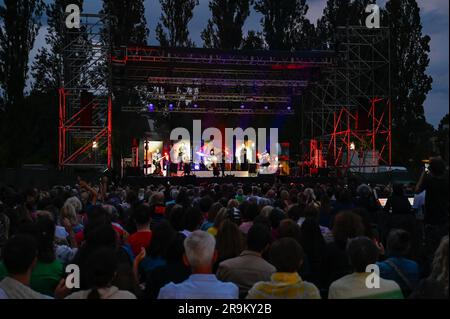 Bissuola Park - Mestre, Mestre - Venedig, Italien, 27. Juni 2023, Diodato Bühne während Diodato - Cosi Speciale Tour 2023 - Italienischer Sänger Musikkonzert Credit: Live Media Publishing Group/Alamy Live News Stockfoto