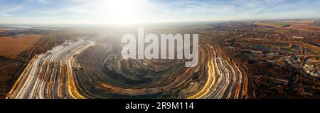 Tagebau in Bergbau- und Verarbeitungsanlagen, Luftaufnahme Stockfoto