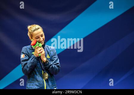 Krakau, Polen. 27. Juni 2023. SAMARA Elizabeta aus Rumänien erhält ihre Bromze-Medaille während der Medaillenverleihung im Individual Table Tennis Finale der Frauen während der Europameisterschaften 3. in der Hutnik Arena in Krakau, Polen, am 27. Juni 2023. (Foto: Dominika Zarzycka/Sipa USA) Guthaben: SIPA USA/Alamy Live News Stockfoto