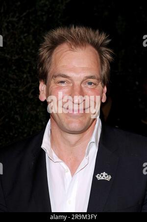 Beverly Hills, USA. 27. Juni 2023. Die Überreste des 65 Jahre alten britischen Schauspielers Julian Sands wurden in einer Berggegend in Südkalifornien gefunden. Er verschwand im Januar. 25. Februar 2012 Beverly Hills, Ca. Julian Sands CHANEL Pre-Oscar Dinner - Ankunft im Madeo Restaurant © Vince Flores/AFF-USA.COM Gutschein: AFF/Alamy Live News Stockfoto