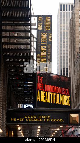 Das Neil Diamond Musical Ein wunderschöner Lärm im Broadhurst Theater am Broadway in Manhattan NYC Stockfoto