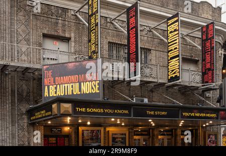 Das Neil Diamond Musical Ein wunderschöner Lärm im Broadhurst Theater am Broadway in Manhattan NYC Stockfoto