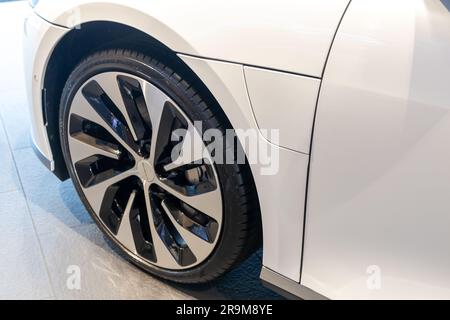 Plano Legacy West, Texas, USA - 26. Juni 2023: Lucid Motors Air Dream Edition Verkaufsausstellung für luxuriöse Elektroautos im Lucid Studio. Stockfoto