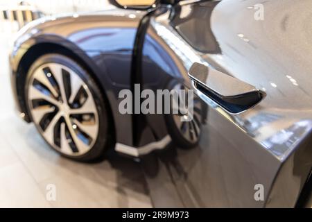 Plano Legacy West, Texas, USA - 26. Juni 2023: Lucid Motors Air Dream Edition Verkaufsausstellung für luxuriöse Elektroautos im Lucid Studio. Stockfoto