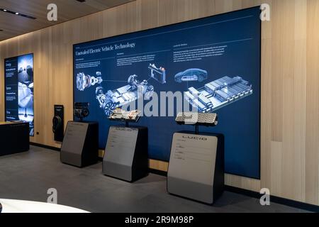 Plano Legacy West, Texas, USA - 26. Juni 2023: Präsentation von Lucid Air Car Equipment, Lucid Automotive Manufacturer. Stockfoto