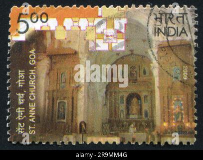 INDIEN - CIRCA 2009: Von Indien gedruckter Stempel zeigt St. Anne Church, Innenraum, ca. 2009 Stockfoto