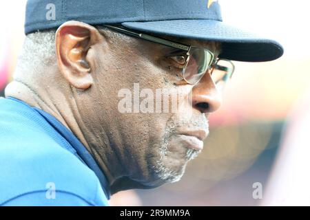 St. Louis, Usa. 27. Juni 2023. Houston Astros Manager Dusty Baker Jr. beobachtet die Action gegen die St. Louis Cardinals im Busch Stadium in St. Louis am Dienstag, den 27. Juni 2023. Foto: Bill Greenblatt/UPI Credit: UPI/Alamy Live News Stockfoto