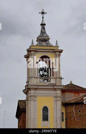 Glockenturm der Kirche der Heiligen Maria von Gnade „alle Fornaci“, Rom, Italien Stockfoto