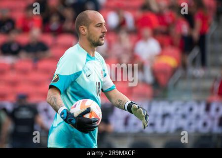 Toronto, Kanada. 27. Juni 2023. Mailand Borjan Nr. 18 der kanadischen Action während des CONCACAF Gold Cup, Gruppenspiel zwischen Kanada und Guadeloupe auf dem BMO Field in Toronto. Das Spiel endete 2:2. (Foto: Angel Marchini/SOPA Images/Sipa USA) Guthaben: SIPA USA/Alamy Live News Stockfoto