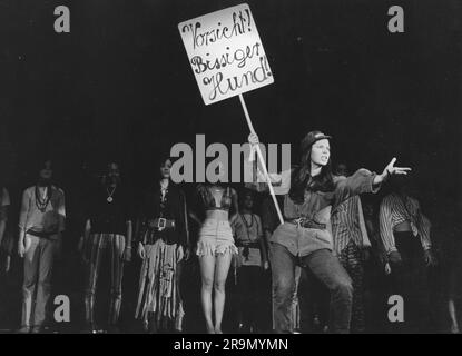 Heatre/Theater, Musical, "Hair", deutsche Version, Regisseur: Werner Schmid, BERTRAND CASTELLI, ZUSATZRECHTE-FREIGABE-INFO-NICHT-VERFÜGBAR Stockfoto
