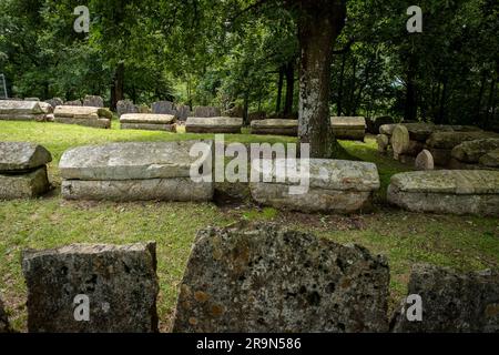 Necrópolis de San Adrián de Argiñeta, in Ermita de San Adrián, Elorrio, Vizcaya, País Vasco, España Stockfoto