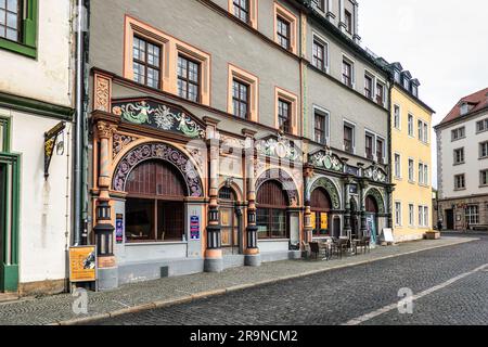 Historisches Theater im Gewolbe auf dem Marktplatz von Weimar in Deutschland Stockfoto