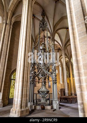 Innere der Kirche St. Severus in Erfurt, Deutschland. Die Bauarbeiten an der Kirche begannen in den 1270s Jahren. Sie wurde 1308 geweiht. Die Orgel wurde mir gebaut Stockfoto