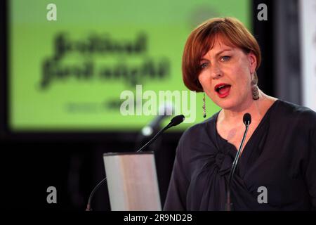 Die Leiterin des Sydney Festival Lindy Hume veranstaltet im Vorfeld des „Festival First Night“ eine Pressekonferenz, die jedes Jahr im Januar im Rahmen des Sydney Festivals in Australien stattfindet. Sydney, Australien, 07.01.11 Stockfoto