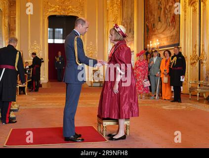 Sir Grayson Perry, Künstler, Schriftsteller und Fernsehsender aus London, wird vom Prince of Wales in Windsor Castle zum Knight Bachelor ernannt. Die Ehre würdigt die Dienste für die Künste. Bilddatum: Mittwoch, 28. Juni 2023. Stockfoto