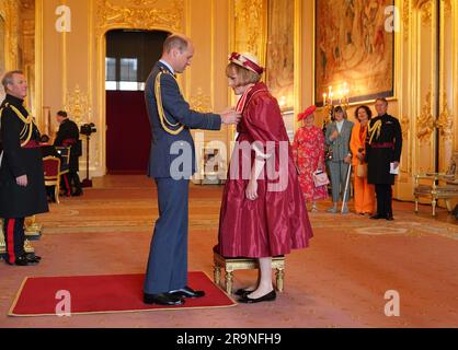 Sir Grayson Perry, Künstler, Schriftsteller und Fernsehsender aus London, wird vom Prince of Wales in Windsor Castle zum Knight Bachelor ernannt. Die Ehre würdigt die Dienste für die Künste. Bilddatum: Mittwoch, 28. Juni 2023. Stockfoto