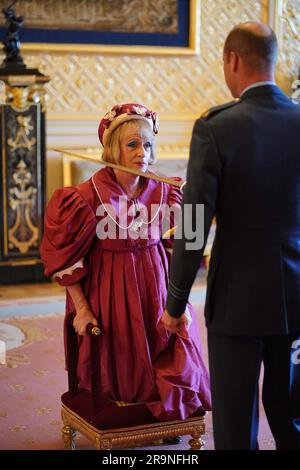 Sir Grayson Perry, Künstler, Schriftsteller und Fernsehsender aus London, wird vom Prince of Wales in Windsor Castle zum Knight Bachelor ernannt. Die Ehre würdigt die Dienste für die Künste. Bilddatum: Mittwoch, 28. Juni 2023. Stockfoto