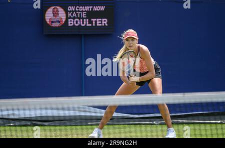 Katie Boulter (GBR) auf den Übungsplätzen, bevor sie am ersten Tag des Rothesay International im Devonshire Park, Eastbourne, UK, am 26. Juni spielte Stockfoto