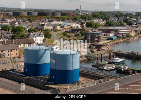 Invergordon, Schottland, Großbritannien. 3. Juni 2023 Ein Überblick über den Hafen von Cromarty Firth und die kleine Stadt Invergordon, das Tor zum schottischen Hochland Stockfoto