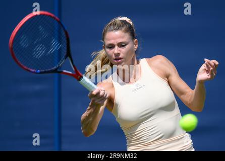 Camila Giorgi (ITA) spielt am zweiten Tag des Rothesay International im Devonshire Park. Eastbourne, Großbritannien, 27. Juni. Stockfoto