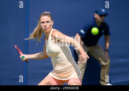 Camila Giorgi (ITA) spielt am zweiten Tag des Rothesay International im Devonshire Park. Eastbourne, Großbritannien, 27. Juni. Stockfoto