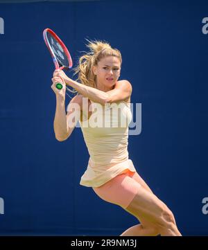 Camila Giorgi (ITA) spielt am zweiten Tag des Rothesay International im Devonshire Park. Eastbourne, Großbritannien, 27. Juni. Stockfoto