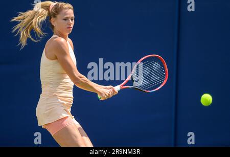 Camila Giorgi (ITA) spielt am zweiten Tag des Rothesay International im Devonshire Park. Eastbourne, Großbritannien, 27. Juni. Stockfoto