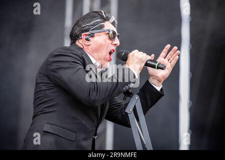 Oslo, Norwegen. 24., Juni 2023. Die amerikanische Rockband Puscifer tritt während des norwegischen Musikfestivals Tons of Rock 2023 in Oslo ein Live-Konzert auf. Hier wird der Sänger Maynard James Keenan live auf der Bühne gesehen. (Gonzales Photo - Terje Dokken). Stockfoto