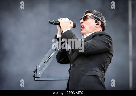 Oslo, Norwegen. 24., Juni 2023. Die amerikanische Rockband Puscifer tritt während des norwegischen Musikfestivals Tons of Rock 2023 in Oslo ein Live-Konzert auf. Hier wird der Sänger Maynard James Keenan live auf der Bühne gesehen. (Gonzales Photo - Terje Dokken). Stockfoto