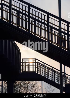 Radley hat das Glück, ein kleines Dorf mit einer Hauptbahnstation zu sein, die es mit London, Oxford und den Midlands verbindet. Hier sehen wir seinen sanften Rost Stockfoto