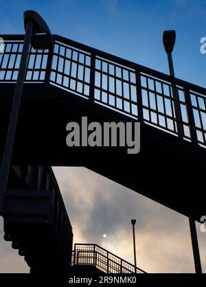 Radley hat das Glück, ein kleines Dorf mit einer Hauptbahnstation zu sein, die es mit London, Oxford und den Midlands verbindet. Hier sehen wir seinen sanften Rost Stockfoto