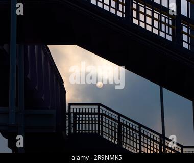 Radley hat das Glück, ein kleines Dorf mit einer Hauptbahnstation zu sein, die es mit London, Oxford und den Midlands verbindet. Hier sehen wir seinen sanften Rost Stockfoto
