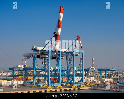 Das antike Ashdod ist jetzt die sechstgrößte Stadt Israels. An der Mittelmeerküste gelegen, ist es zu einem der wichtigsten Industriezentren geworden Stockfoto