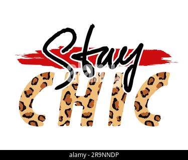 Vektordarstellung mit „Stay Chic“-Schriftzug mit Leopardenhaut und Wasserfarben. T-Shirt-Design, typografische Grafiken für Modeaufdruck oder Poster. Stock Vektor