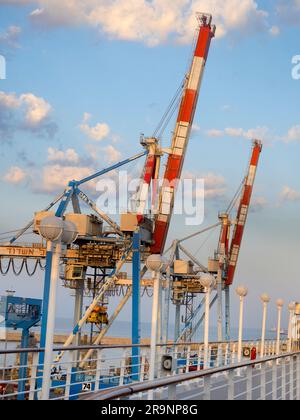 Das antike Ashdod ist jetzt die sechstgrößte Stadt Israels. An der Mittelmeerküste gelegen, ist es zu einem der wichtigsten Industriezentren geworden Stockfoto