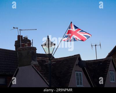 Abingdon behauptet, die älteste Stadt in England zu sein. Hier befinden wir uns auf der mittelalterlichen Brücke über die Themse und blicken nach Norden in Richtung Abingdon Museum und dem To Stockfoto