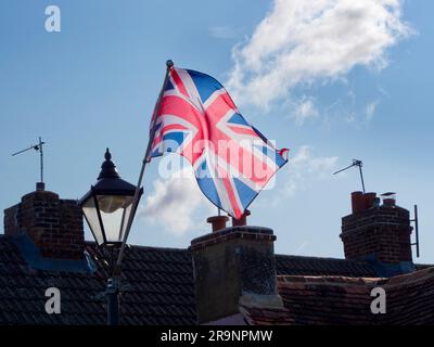 Abingdon behauptet, die älteste Stadt in England zu sein. Hier befinden wir uns auf der mittelalterlichen Brücke über die Themse und blicken nach Norden in Richtung Abingdon Museum und dem To Stockfoto
