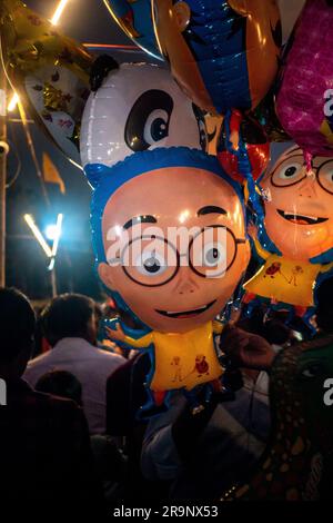 Oktober 19. 2022, Dehradun, Uttarakhand, Indien. Weicher Spielzeugballon mit menschlichem Gesicht auf einem Jahrmarkt. Dussehra-Festmesse. Stockfoto