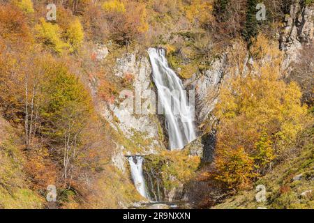 Salt del Pish Wasserfall, Varrados-Tal, Aran-Tal, Lleida, Spanien Stockfoto