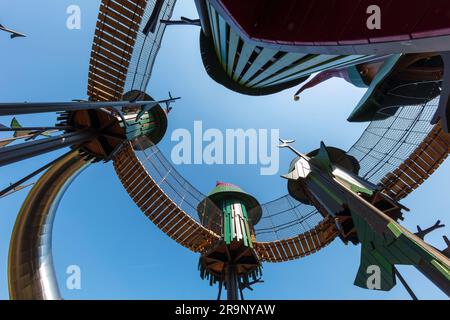 Blick auf das Lillidorei Village am Tag im Alnwick Garden in Alnwick, Northumberland Stockfoto