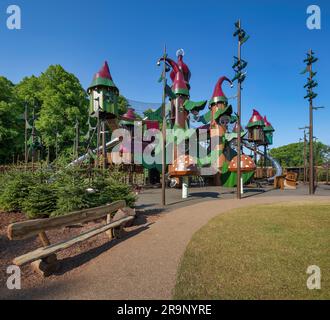 Blick auf das Lillidorei Village am Tag im Alnwick Garden in Alnwick, Northumberland Stockfoto