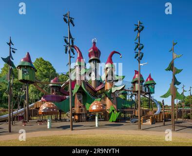 Blick auf das Lillidorei Village am Tag im Alnwick Garden in Alnwick, Northumberland Stockfoto